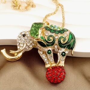 ❤️ Betsey Johnson Green Crystal Circus Elephant Pendant Necklace with Red Accent